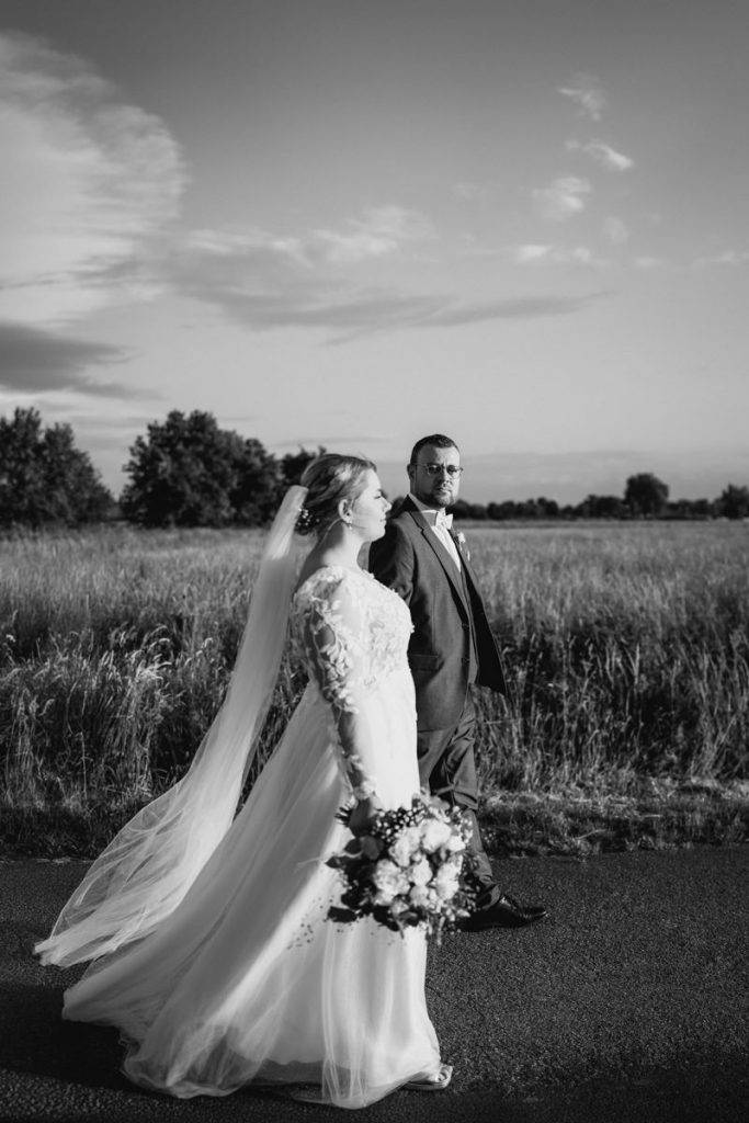 svg%3E hochzeitsfotograf wolfsburg hochzeit heiraten hochzeitsfoto sonnenausgang schloss wolfsburg