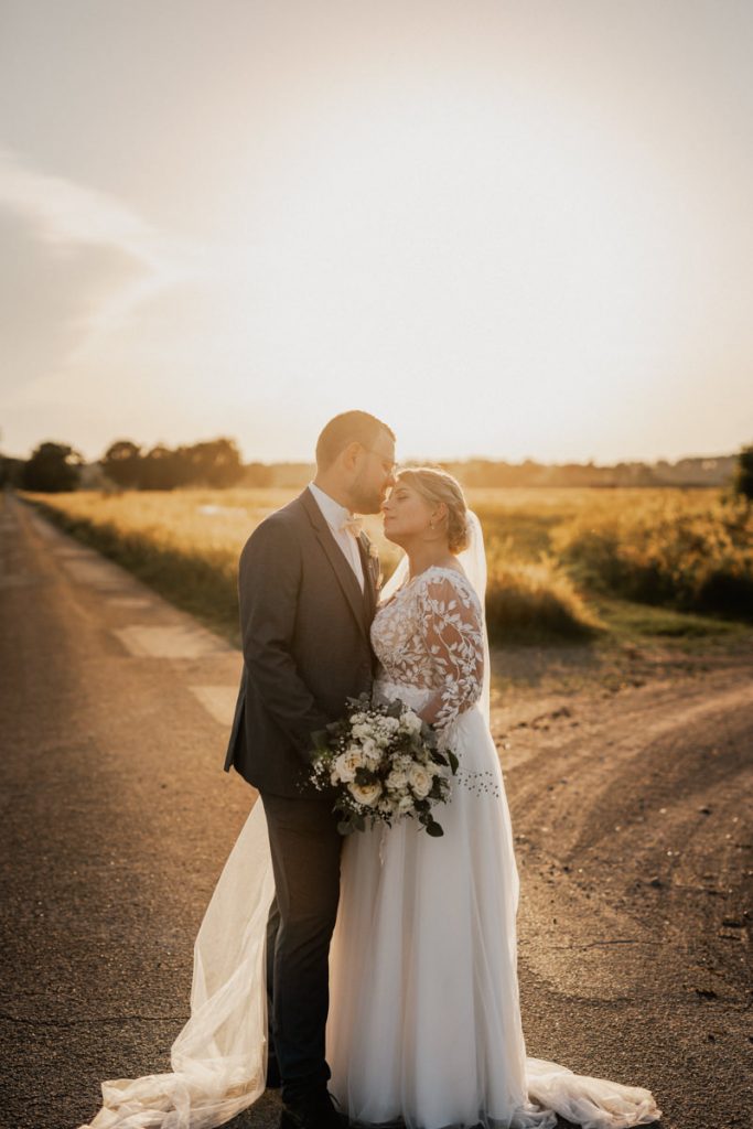 svg%3E hochzeitsfotograf wolfsburg hochzeit heiraten hochzeitsfoto sonnenausgang schloss wolfsburg