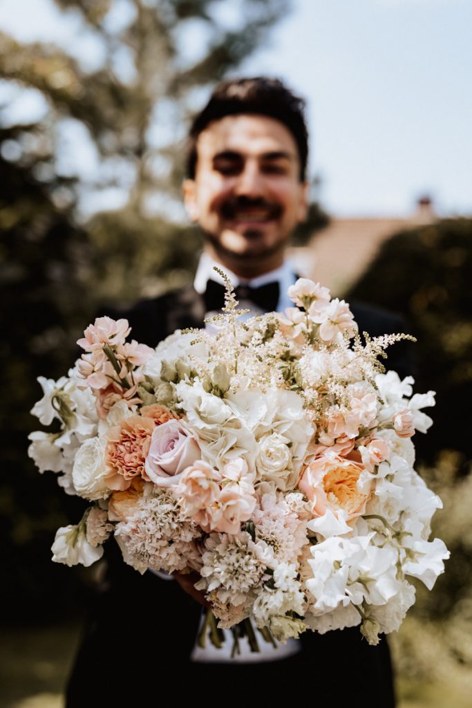 svg%3E Brautstrauß nur aus Blumen bestehend